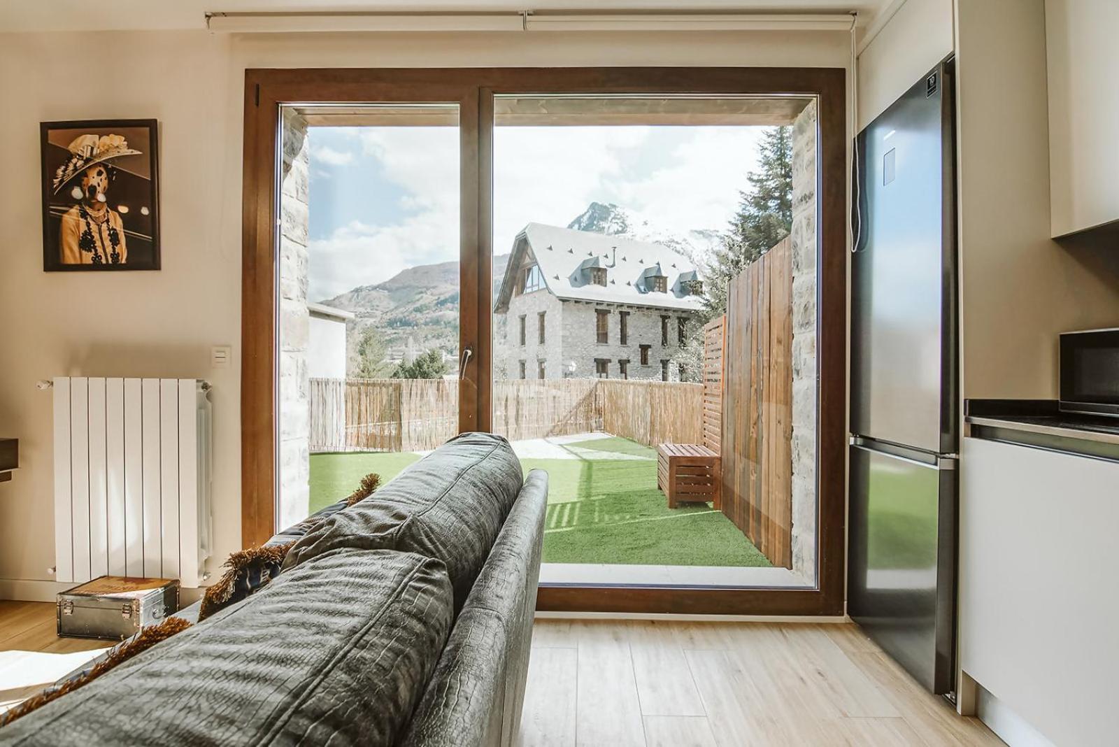 Casa Rosana Apartamento De Diseno Con Terraza Sallent De Gallego Exterior photo